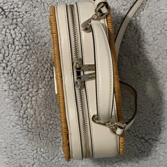 Heart-Shaped Wicker Crossbody Bag - Picture 3 of 5